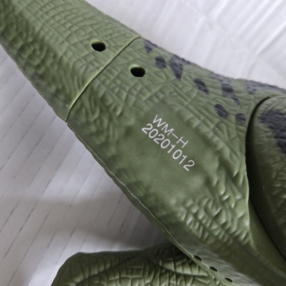 Roaring Tyrannosaurus Rex Red Light Up Eyes Jurassic Park Dinosaur Toy - Picture 8 of 9